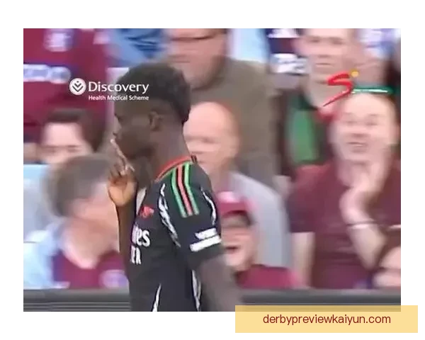 萨卡与球迷互动频繁，状态回暖值得关注。受期待的亲和力。